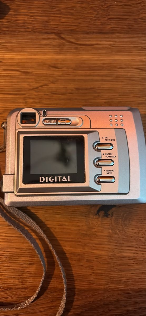 Fotocamera: Technaxx 6.6M MAX Digital Camera Silbrig - Sommer-Schnappsch – Usato da Zürich venduto da hiddentreasures_zh 1