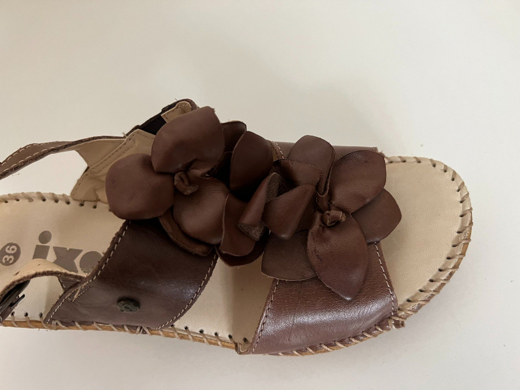 Scarpe da donna: Sandales neuves, taille 36 – Usato da Sierre venduto da mimi7575 1