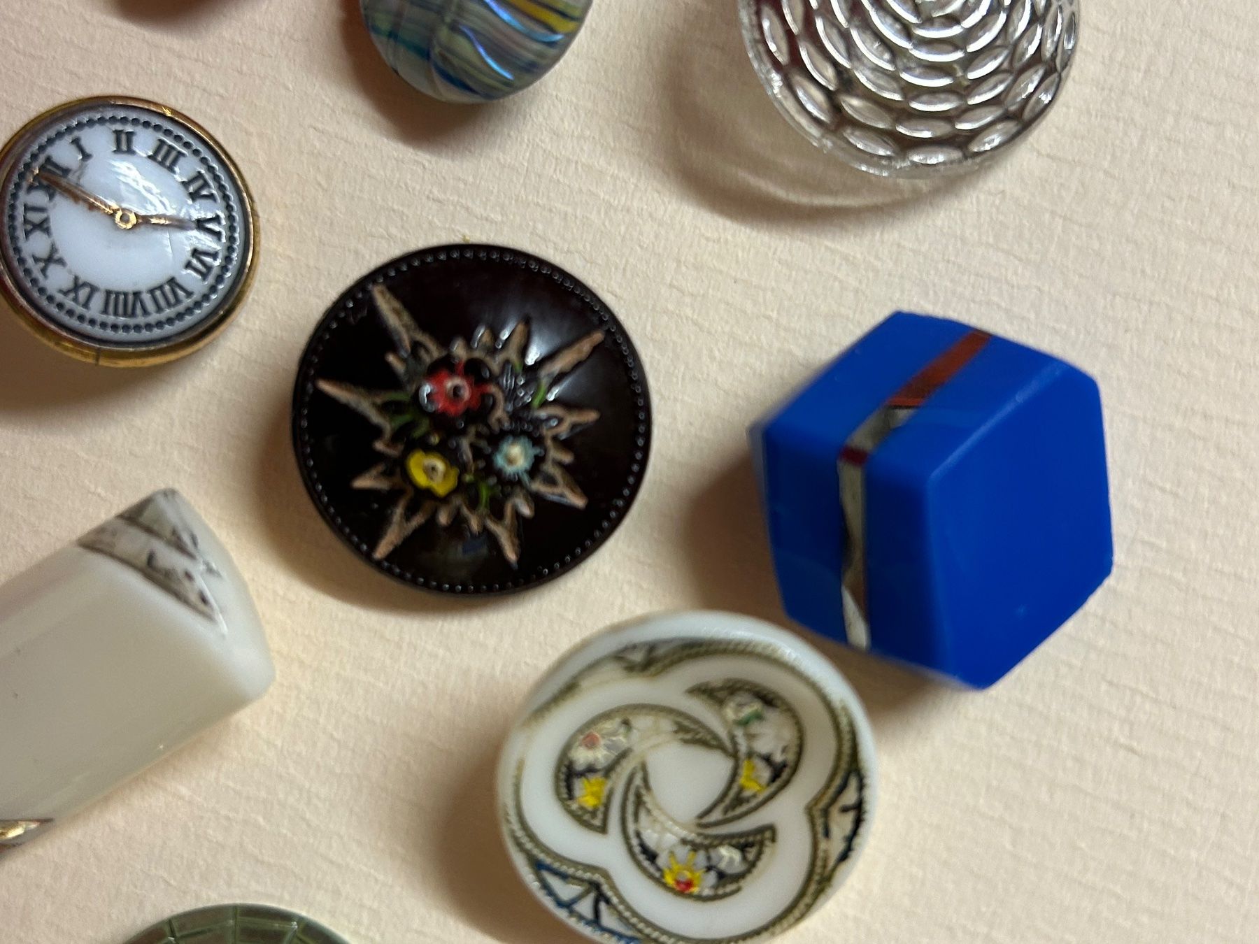 Boutons: Bunte Glasknöpfe in verschiedenen Techniken – Neuf (Voir description) à Pfeffingen par Alusru70 2