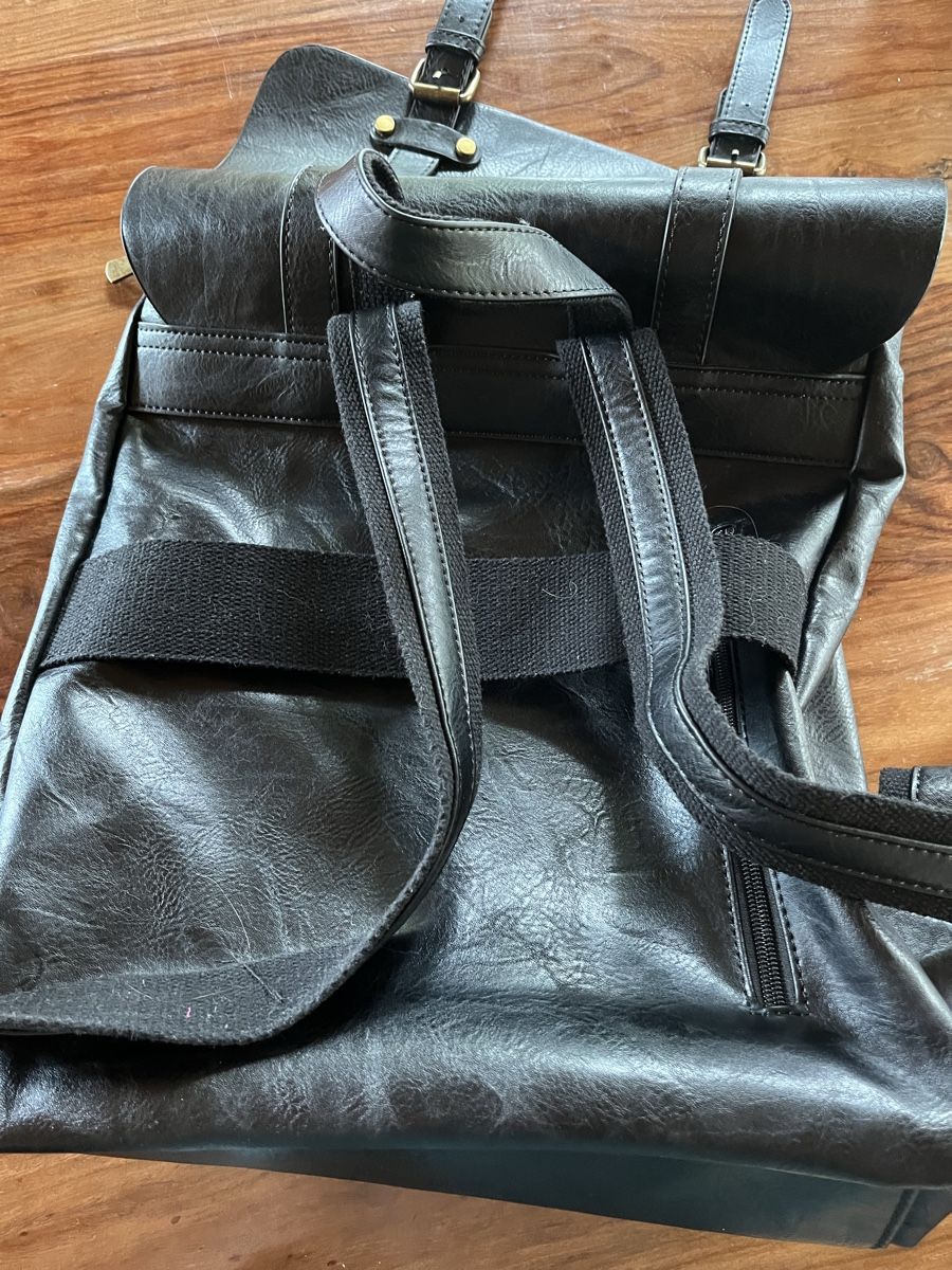 Rucksäcke: Lederrucksack schwarz – Gebraucht aus Gümmenen von gastmer 2