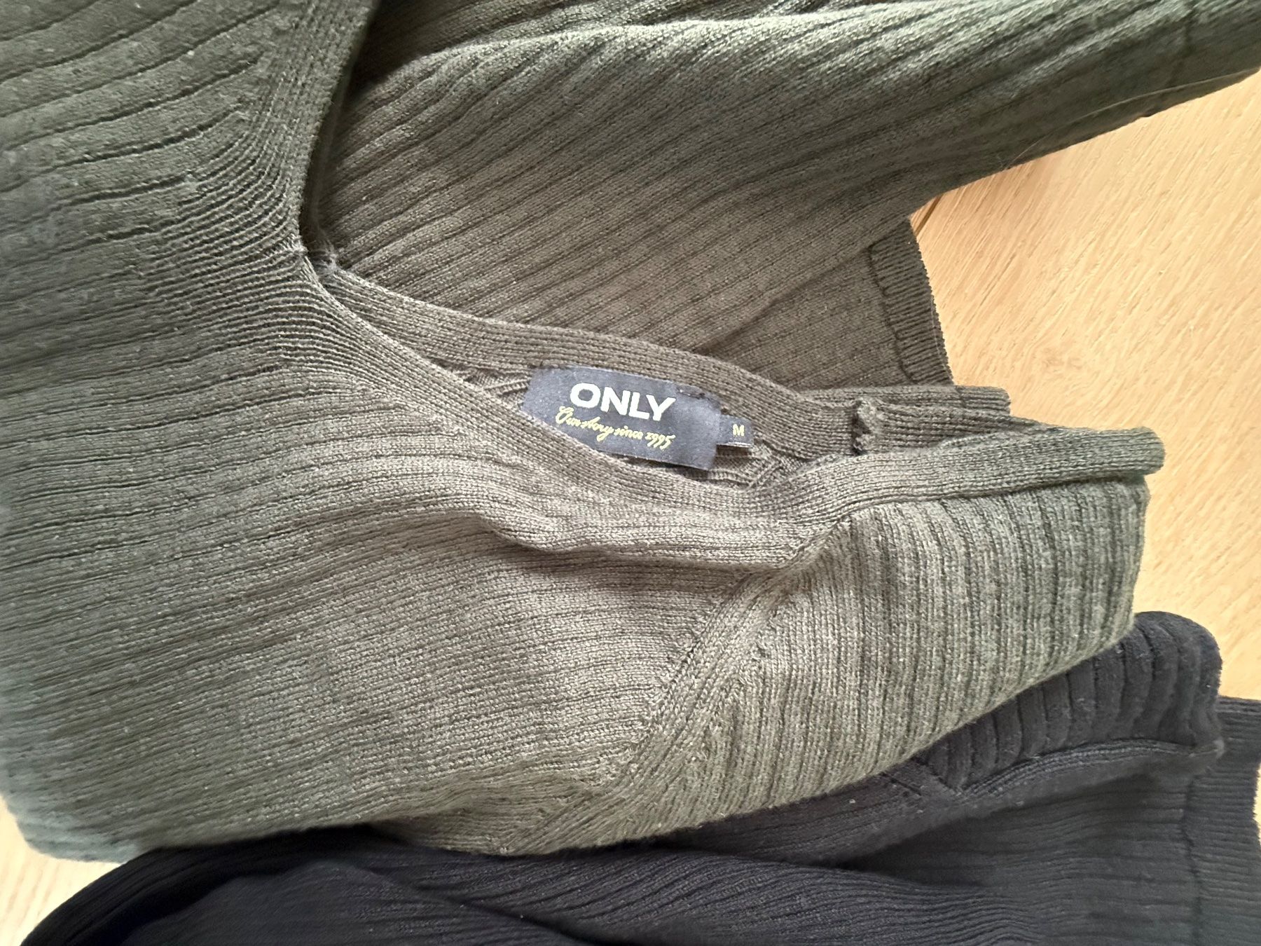 Only Lotti di vestiti: 3 Pullover Damen gerippt, Gr. M Only wie NEU – Nuovo (secondo la descrizione) da Buhwil venduto da Lin66 3
