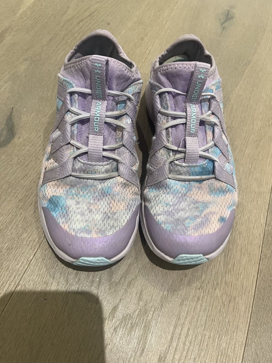 Under Armour Schuhe für Mädchen: Under Armour Schuhe 35 – Neu (gemäss Beschreibung) aus Wallisellen von Nataschab0