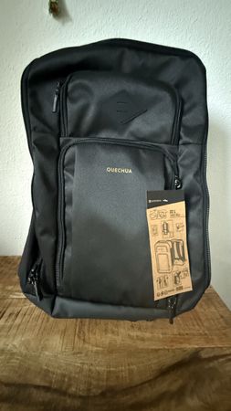 Quechua Rucksack schwarz 32 Liter neu mit Etikett