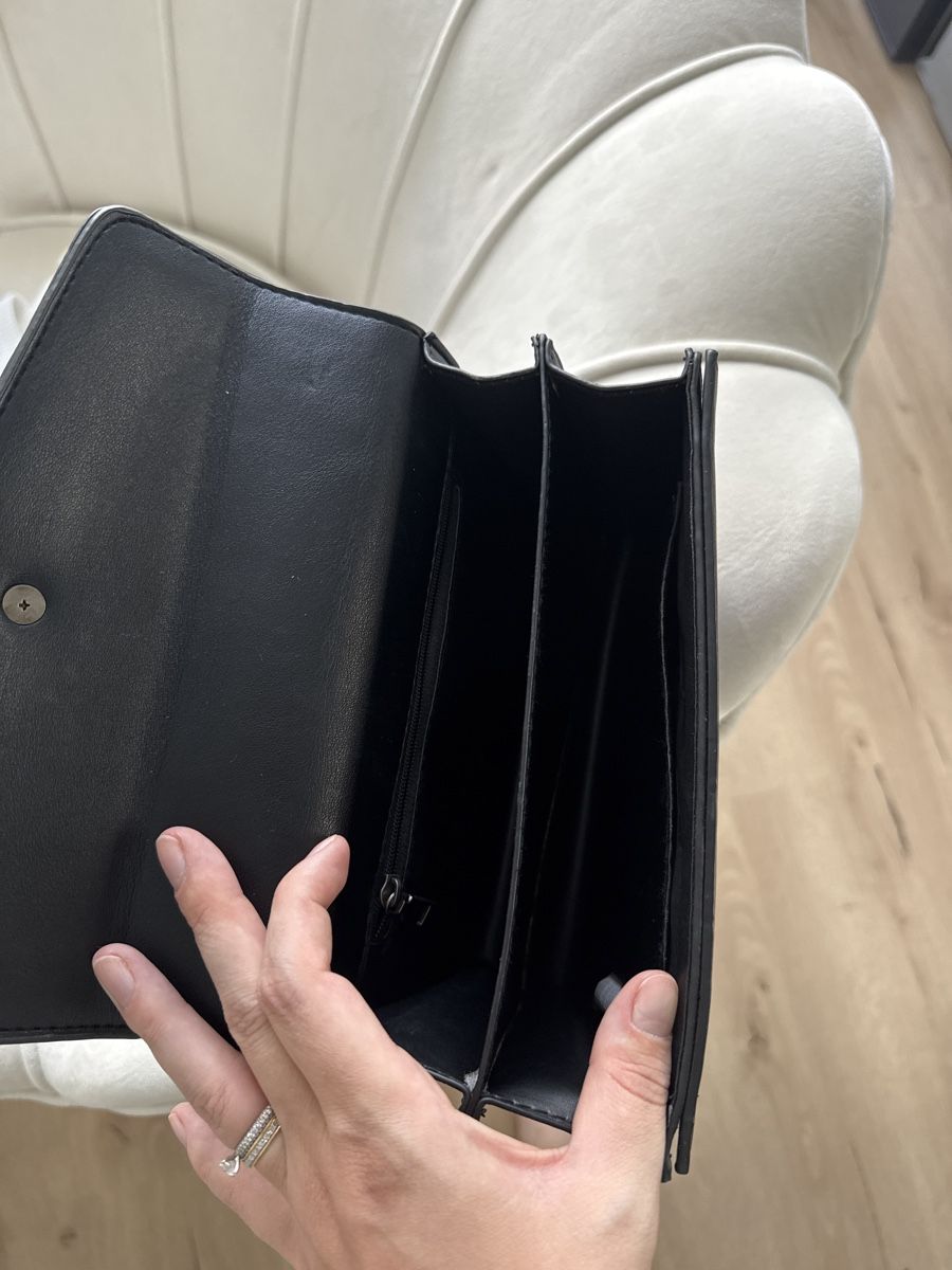 Taschen für Damen: Elegante schwarze Handtasche mit Kette – Gebraucht aus Menziken von Ranma 1
