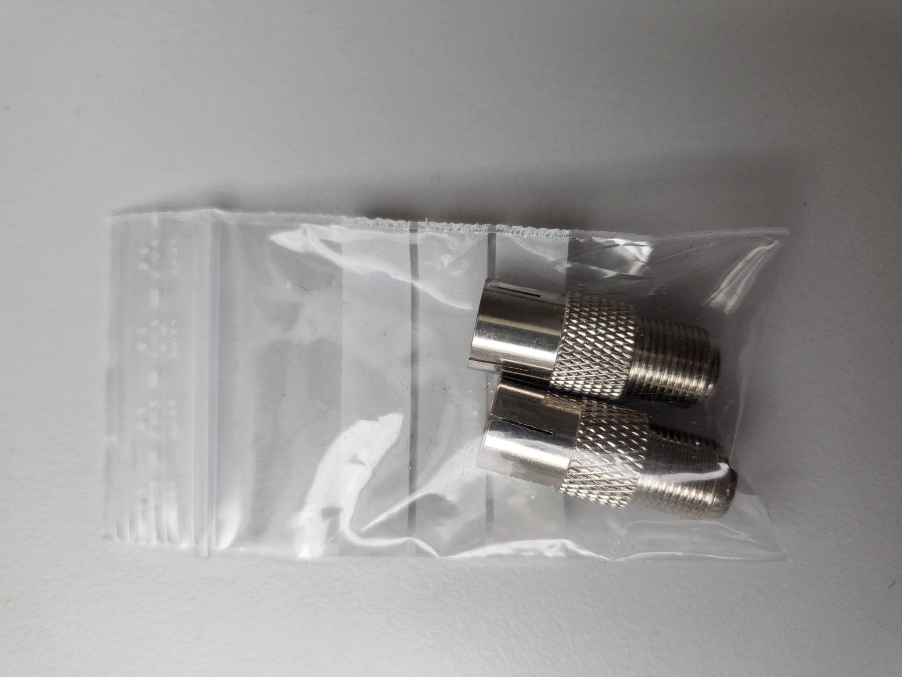 Unità & Adattatore: 2x Adapterstecker F-Buchse auf Koax-Buchse – Nuovo (secondo la descrizione) da Luzern venduto da Dealgood 1