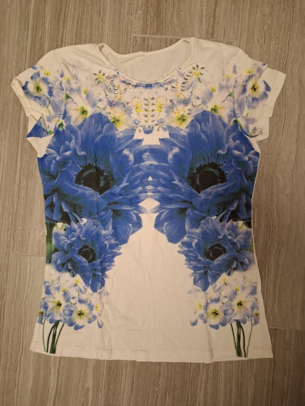 T-shirt: t-shirt blanc fleur bleue taille S – Usato da Ecublens FR venduto da ame_y8tq