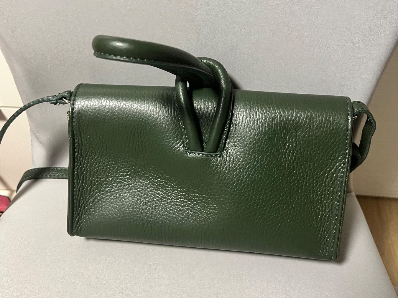 Borse da donna: Sac à main vert très original  neuf! – Nuovo e nell'imballaggio originale da Crans VD venduto da sle_7hng 1