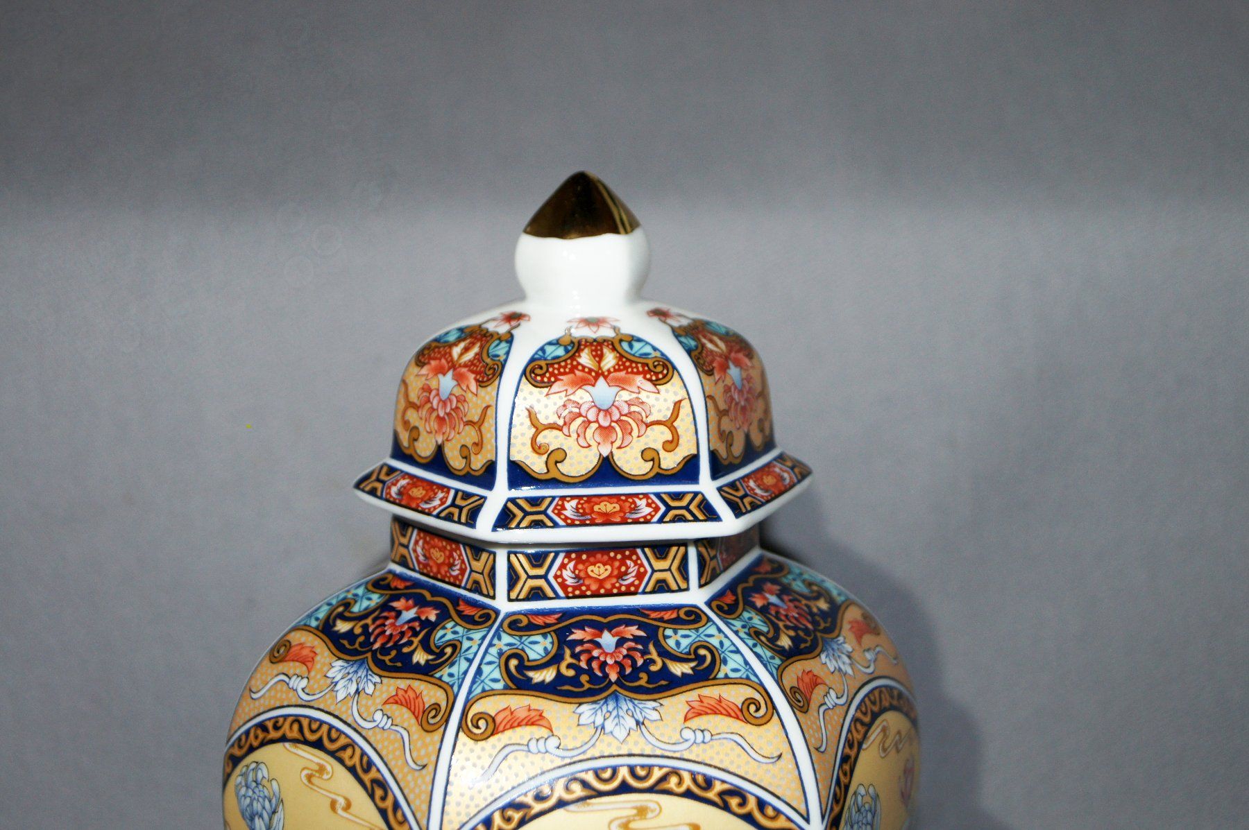 Tutte le decorazioni: Bezaubernde Asiatische Deckelvase – Usato da Geroldswil venduto da ARTEFACTO 2