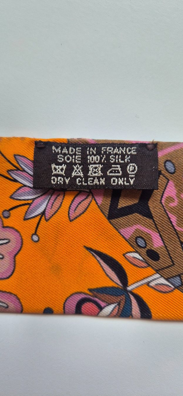 Hermès Foulard & Sciarpe: HERMÈS Twilly "Fleurs et pappillons de tissus" – Nuovo (secondo la descrizione) da Worb venduto da Satchmo04 2