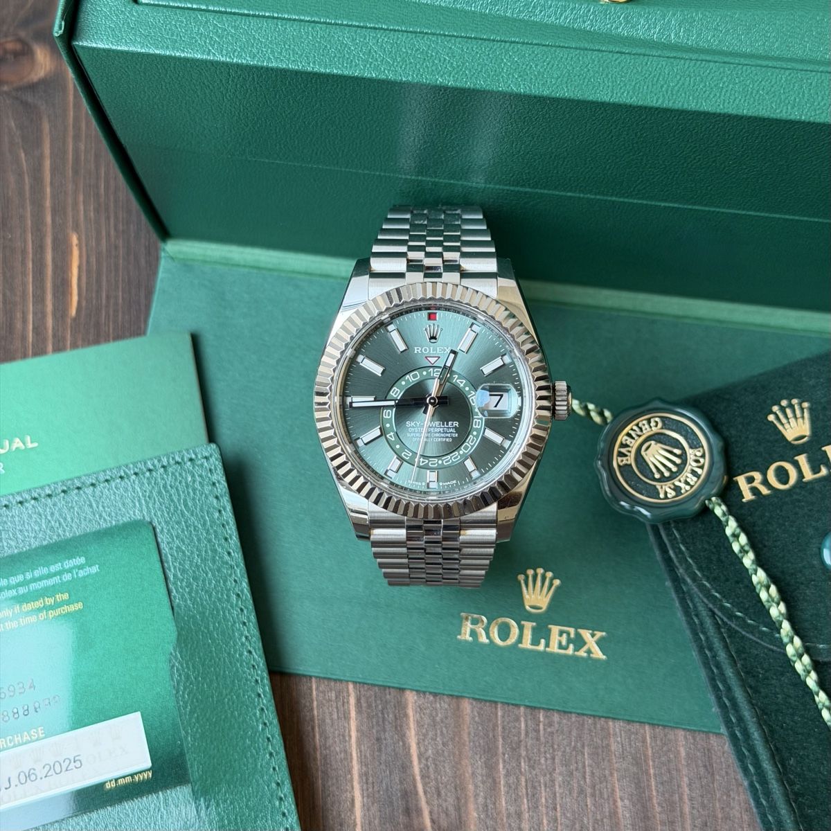 Rolex Orologi: Rolex Sky Dweller - 336934 - Green  – Usato da Genève venduto da mgcrd