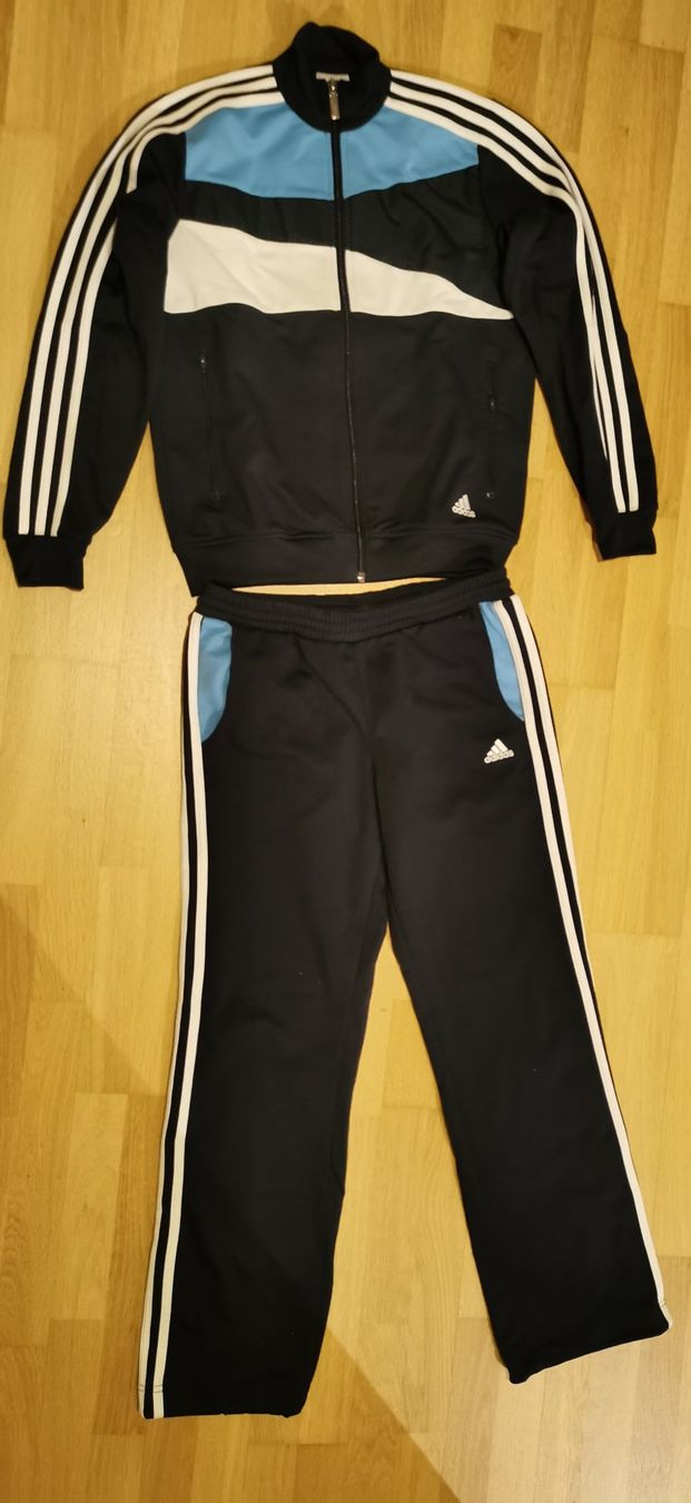 Adidas Completi: Trainingsanzug Adidas schwarz-hellblau152 – Usato da Port venduto da Doppelmond
