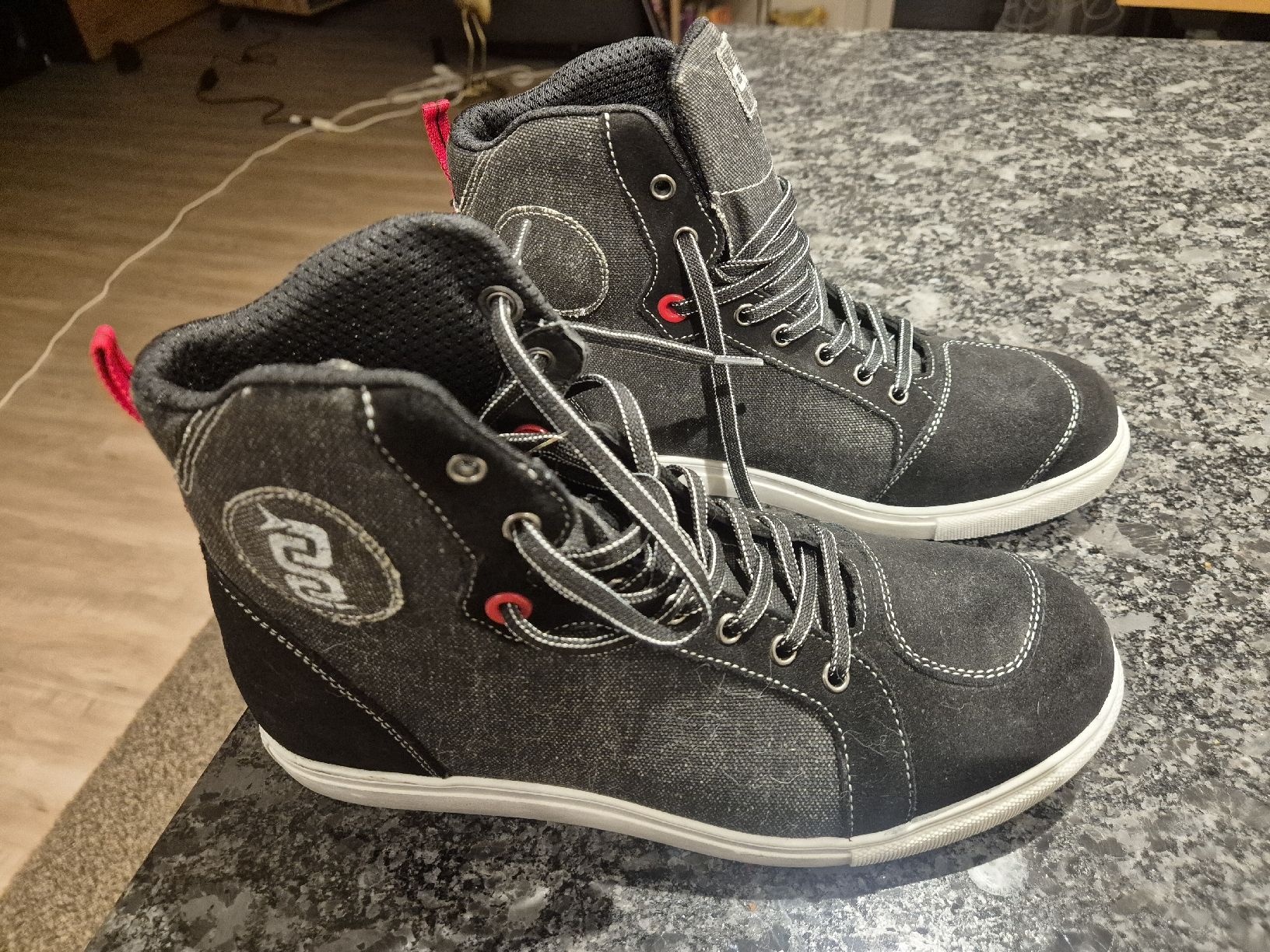 Scarpe da uomo: Motorradschuhe grösse 42 – Usato da Wetzikon ZH venduto da Sabii04