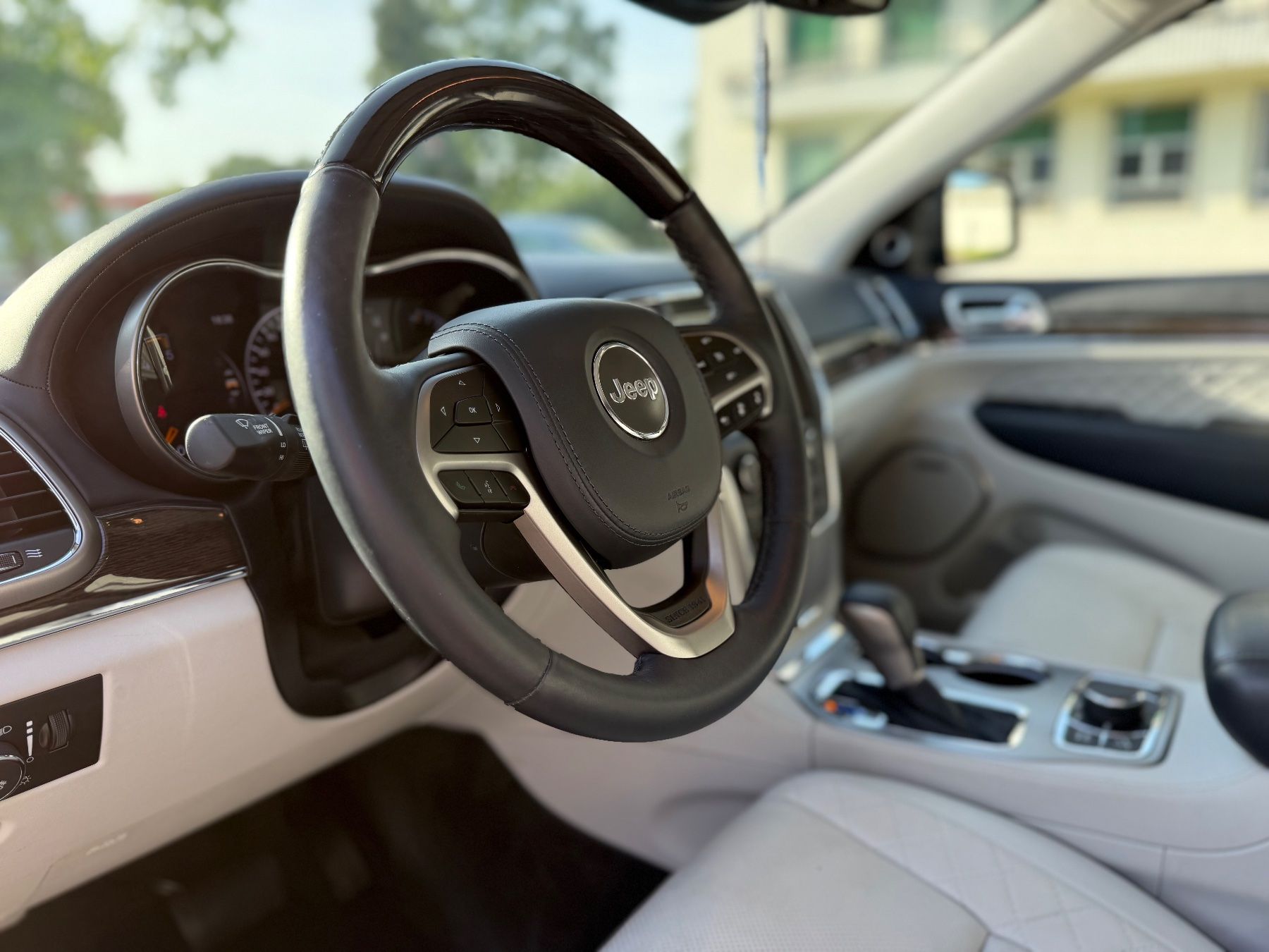 Jeep Automobili: Jeep Grand Cherockee 3.0 SUMMIT – Usato da Zürich venduto da kre_nb8h 1