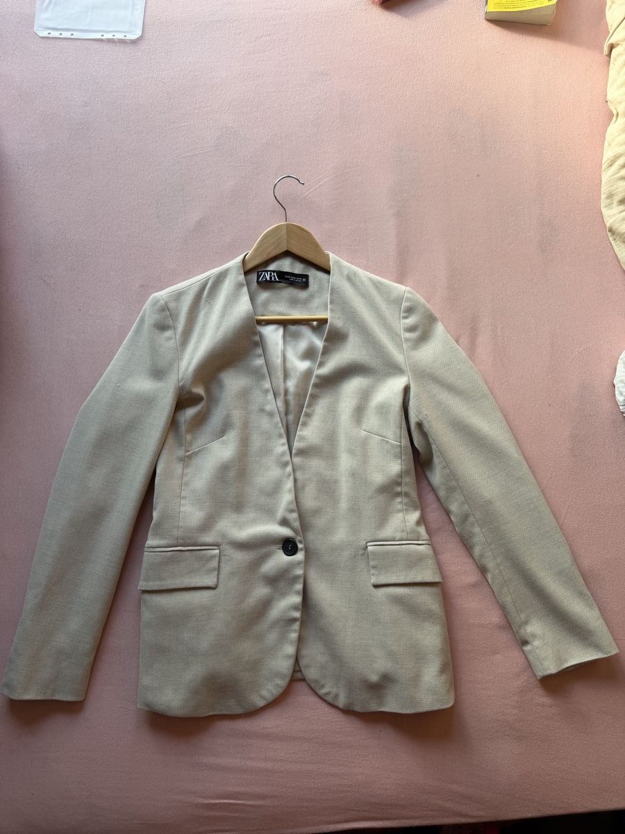 Zara Vestes: Blazer Zara beige – Neuf (Voir description) à Ravoire par cel_svl7