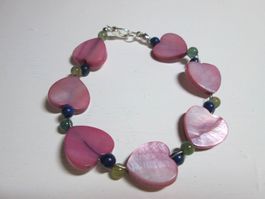 Schmuckstück Armband mit verschiedenen, bunten, Perlen Lapis