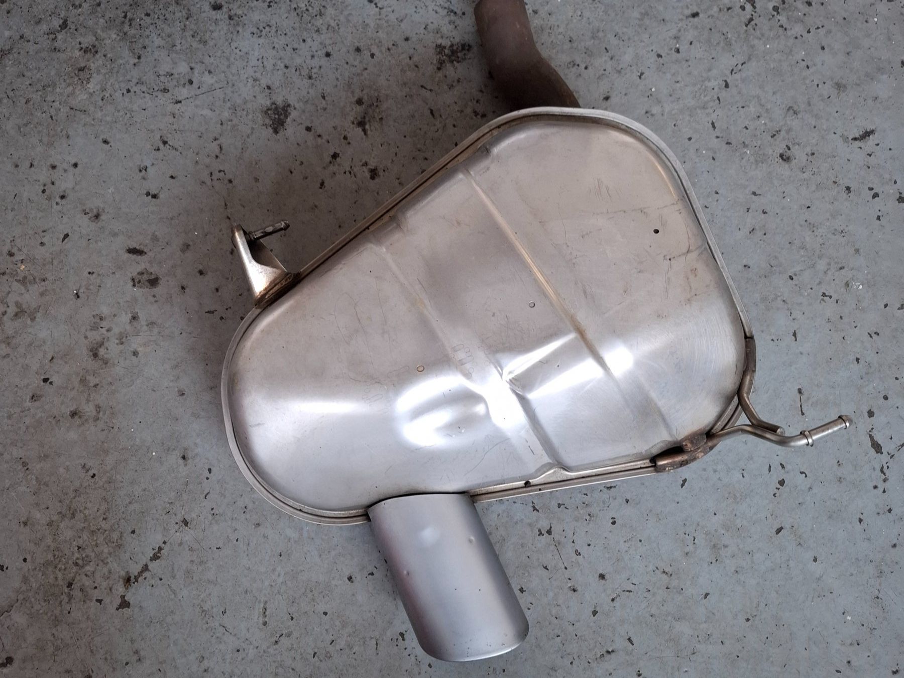 BMW Sistemi di scarico: BMW 120i Auspuff , Endtopf – Usato da Adligenswil venduto da Exnovo 1