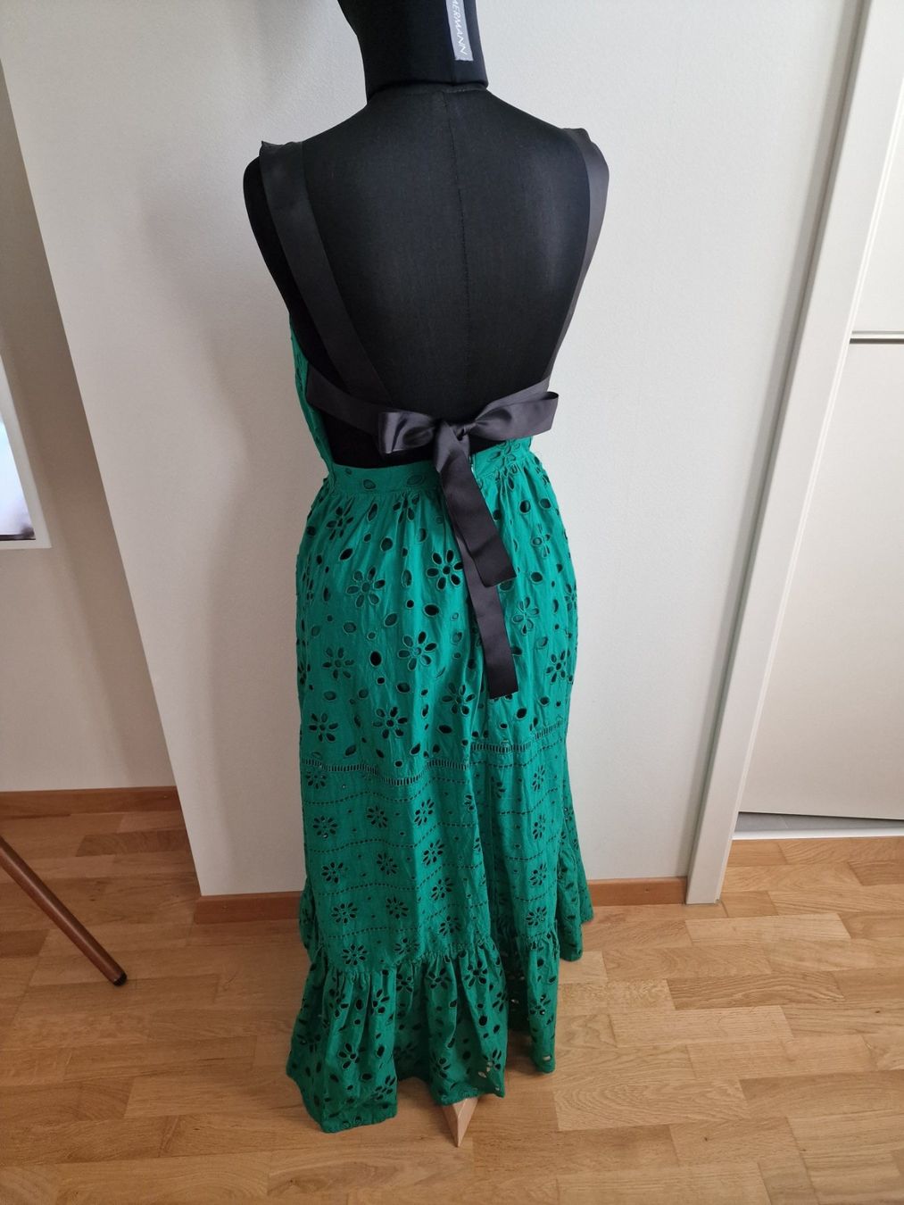 Asos Vestiti: Grünes Kleid mit Lochmuster – Usato da Zürich venduto da ale_bg2x 1