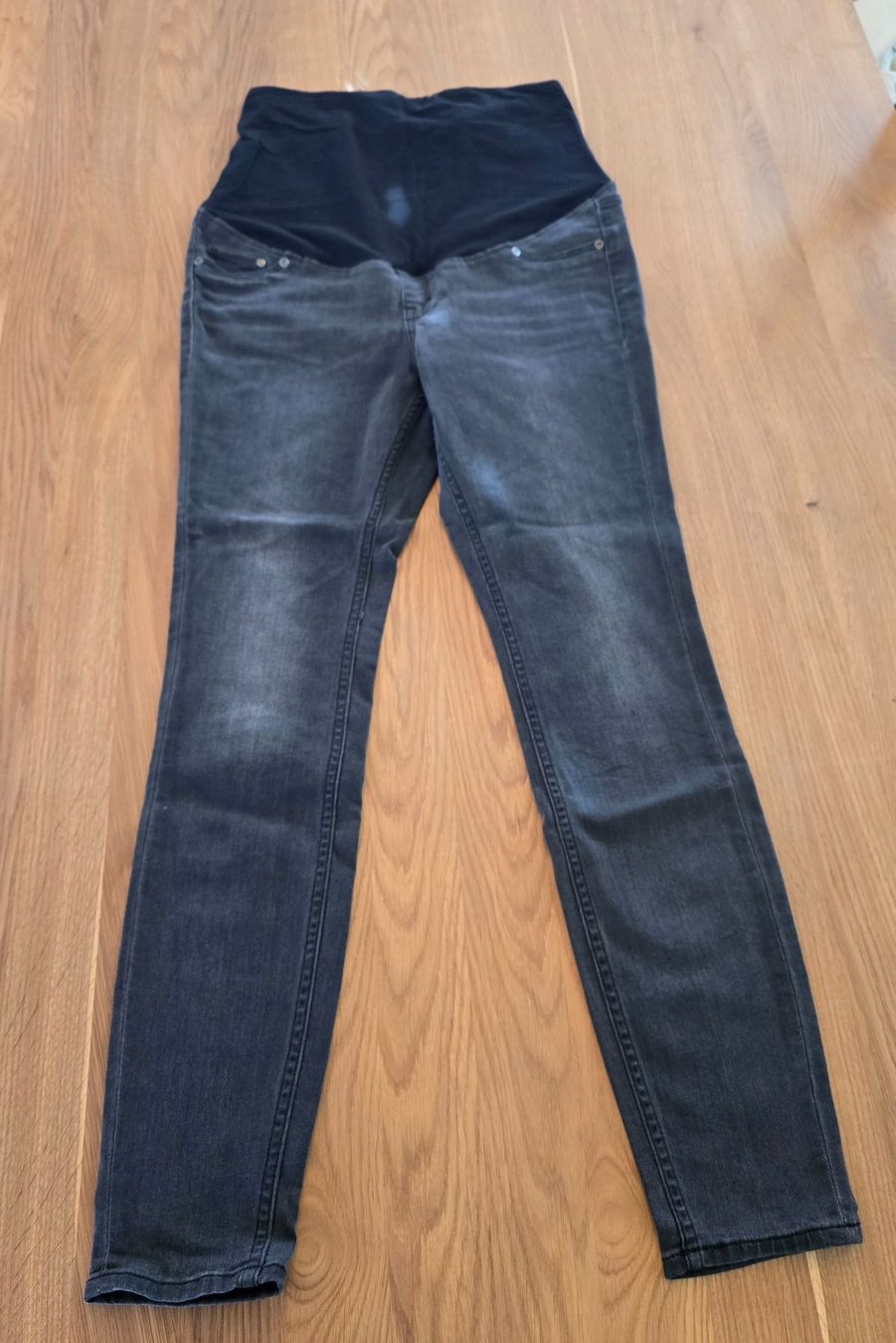 H&M Jeans: Schwangerschafts-Jeans Gr. M – Usato da Zäziwil venduto da Seisler