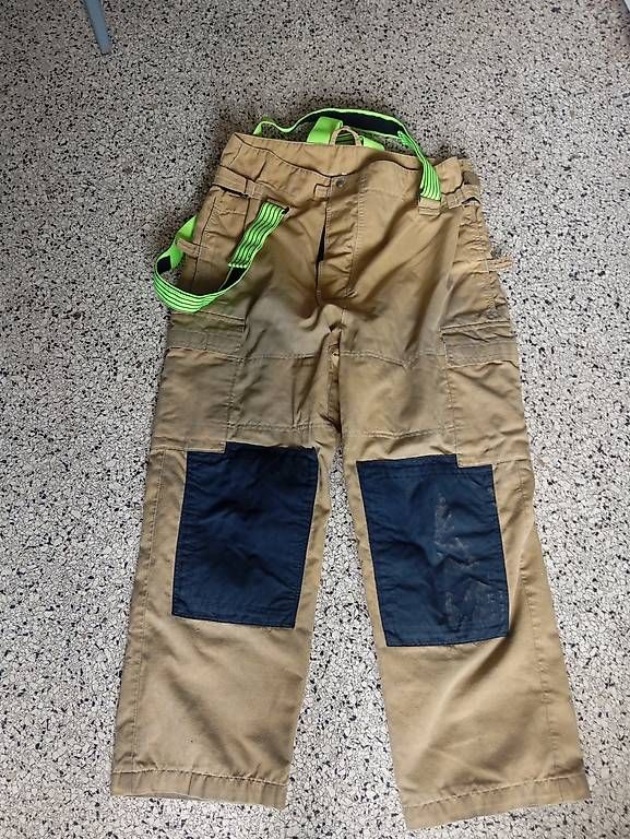 Pantaloni: Feuerwehr Hose – Usato da Basel venduto da Petergunn