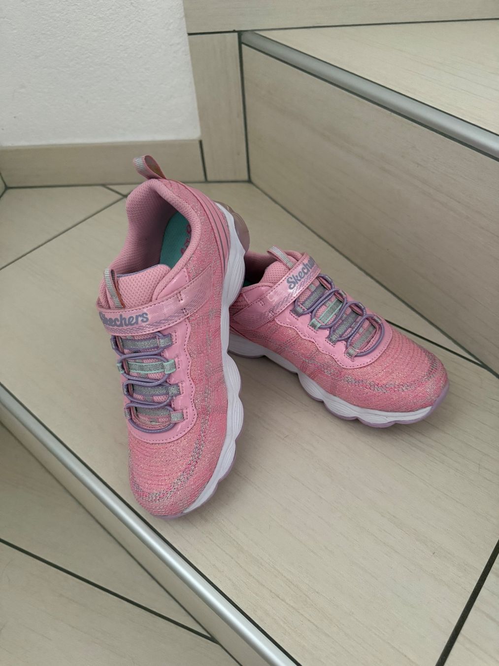 Skechers Scarpe per ragazze: Sketcher Nr. 37 Neu – Nuovo (secondo la descrizione) da Gordola venduto da jel_6ntg 1