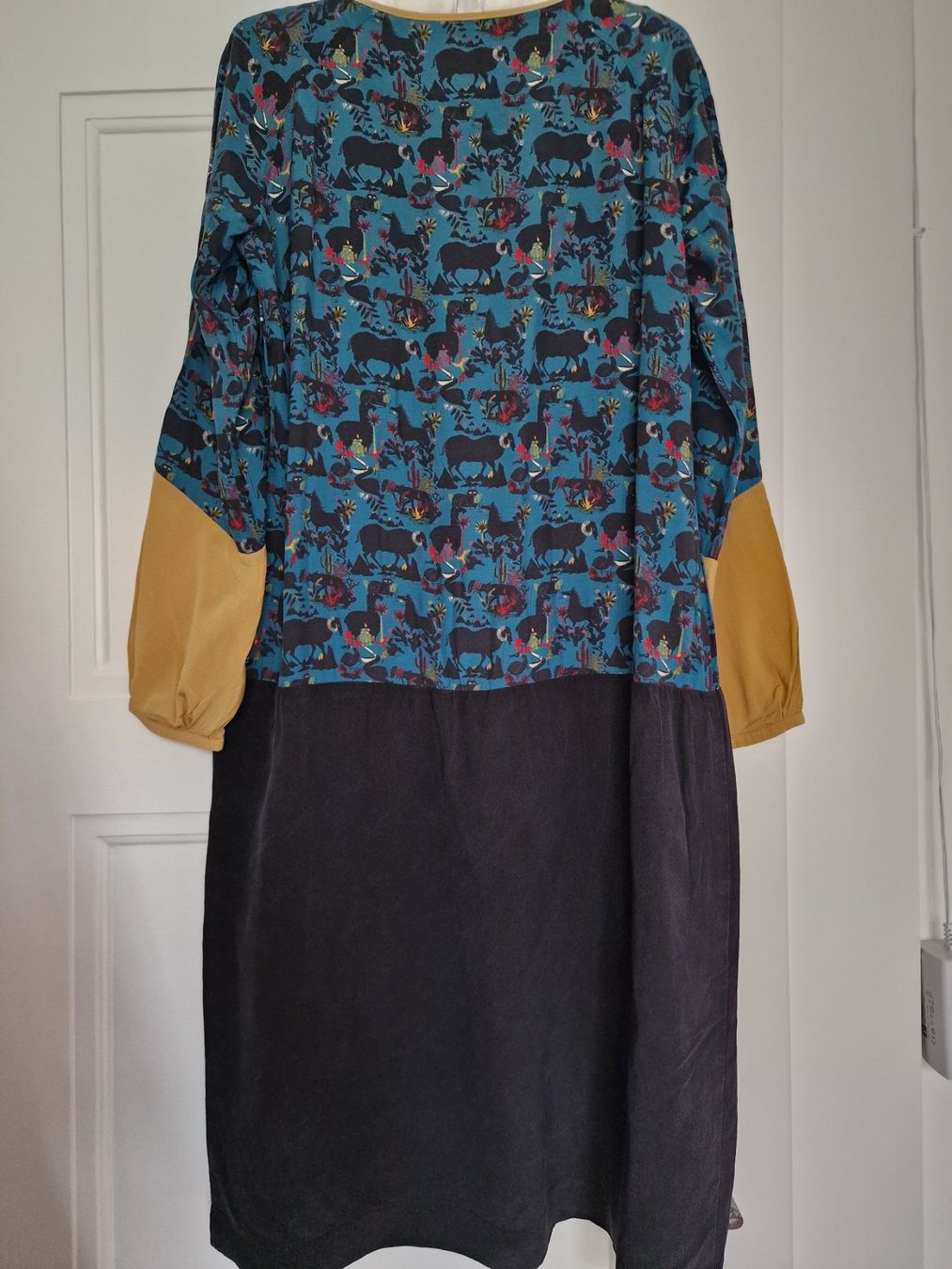 Vestiti: Robe manches longues avec soie, L – Usato da Pully venduto da Kadiyac 1