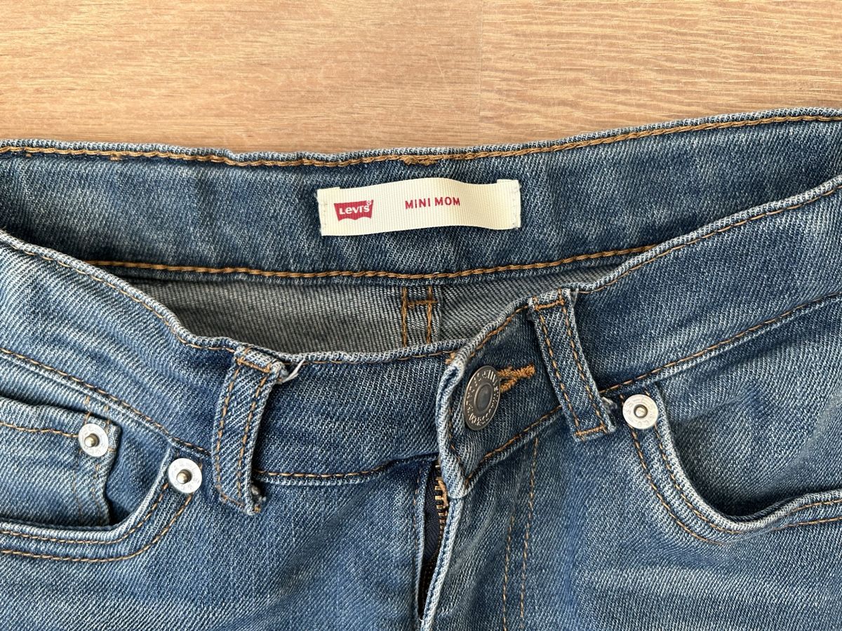 Levi's Pantaloni: Levis Mini Mom Jeans, Grösse 152 – Nuovo (secondo la descrizione) da Ittigen venduto da ReKi29 1