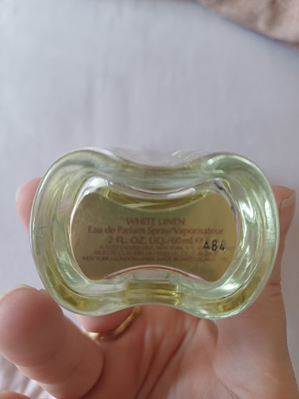 Estée Lauder Profumi & Eau de Toilette: Estée Lauder White Linen, Eau de Parfum, 60ml – Nuovo (secondo la descrizione) da Zürich venduto da Kjhep 1