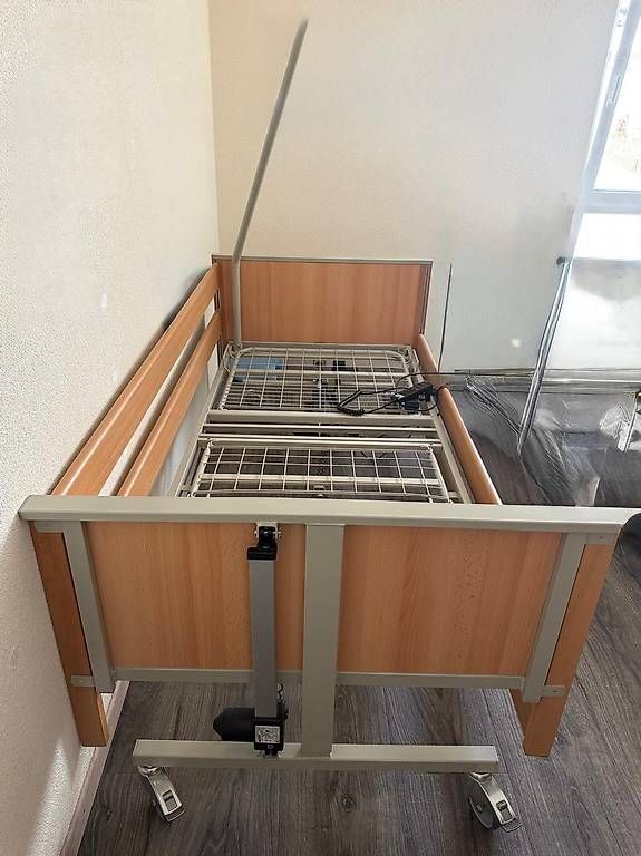 Letti: Lit médicalisé L5 – Usato da La Chaux-de-Fonds venduto da sz2300 2