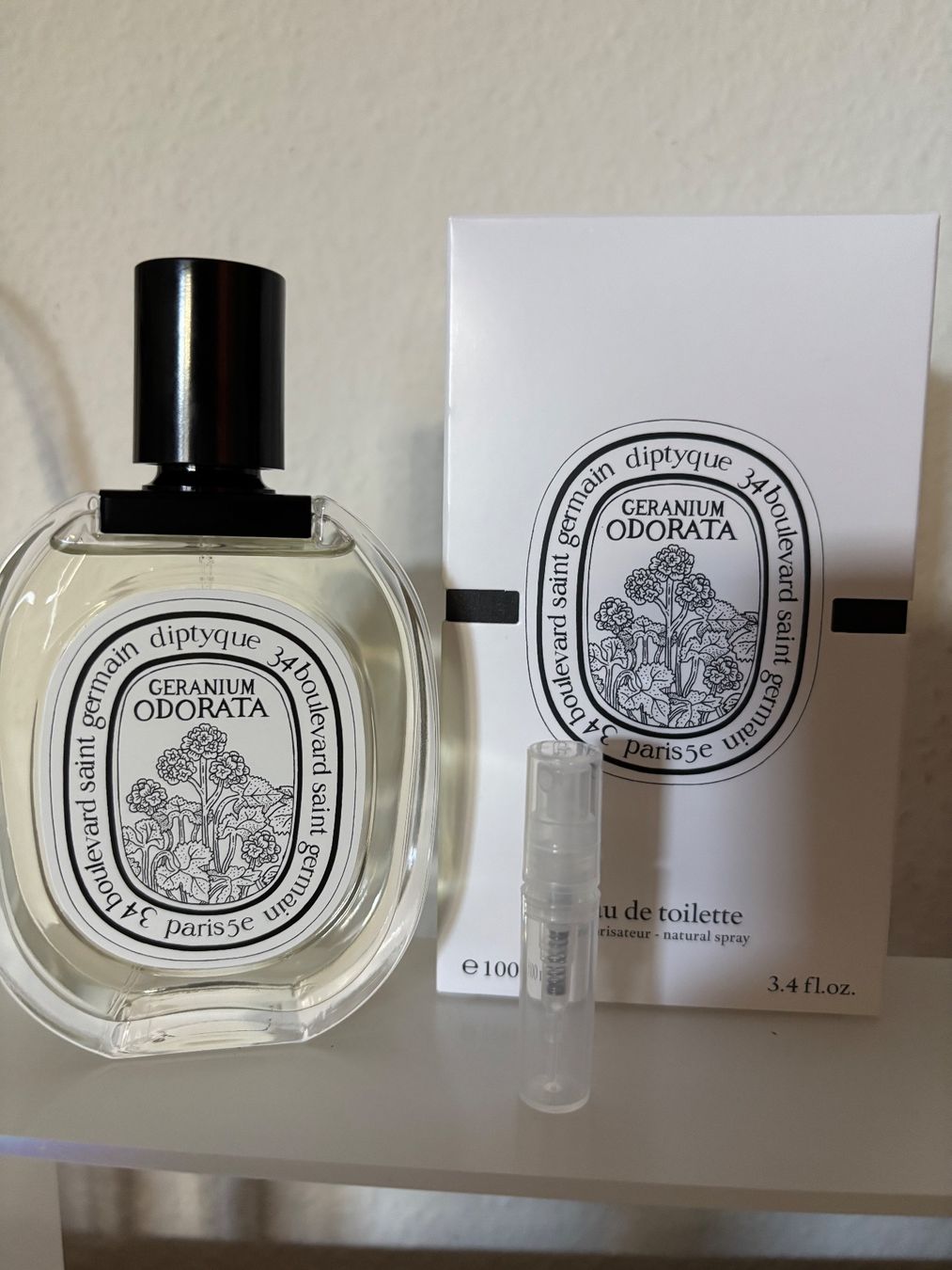 Diptyque Parfums & Eau de Toilette: Diptyque Geranium Odorata EDT Duftprobe 2ML – D'occasion à Zürich par deruja