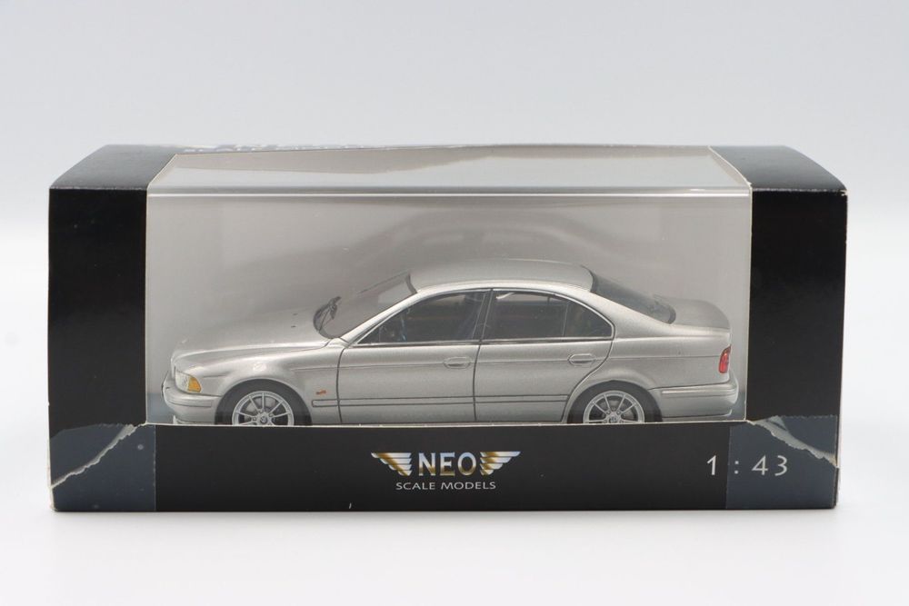 BMW M5 E39 2002 - Miniature Neo 1/43 - Résine - Neuve