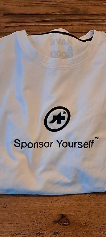 Lotti di vestiti: 2 Assos Shirts 1x kurzarm & 1x langarm – Usato da Brunnen venduto da Rodge