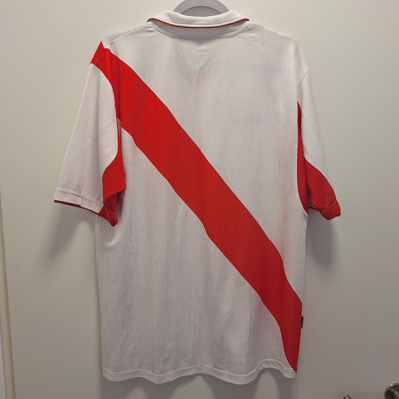 Canottiere & Pantaloni: Walon Peru Seleccion Home Vintage L – Usato da Bellinzona venduto da LA-ropa-de-Juan 1