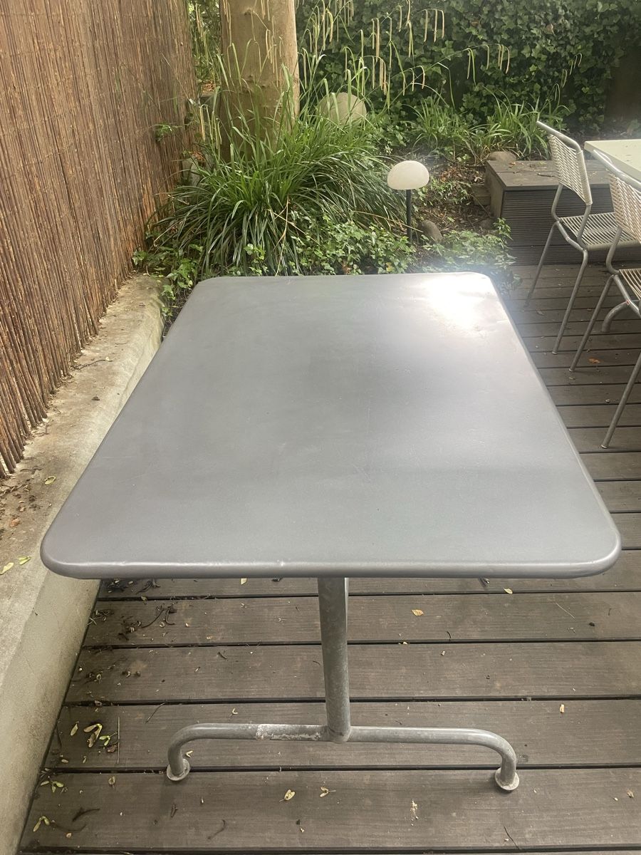 Tables: Blech-Gartentisch (möglicherweise Bigla oder Schaffner) – D'occasion à Zürich par tam_wxq2 1