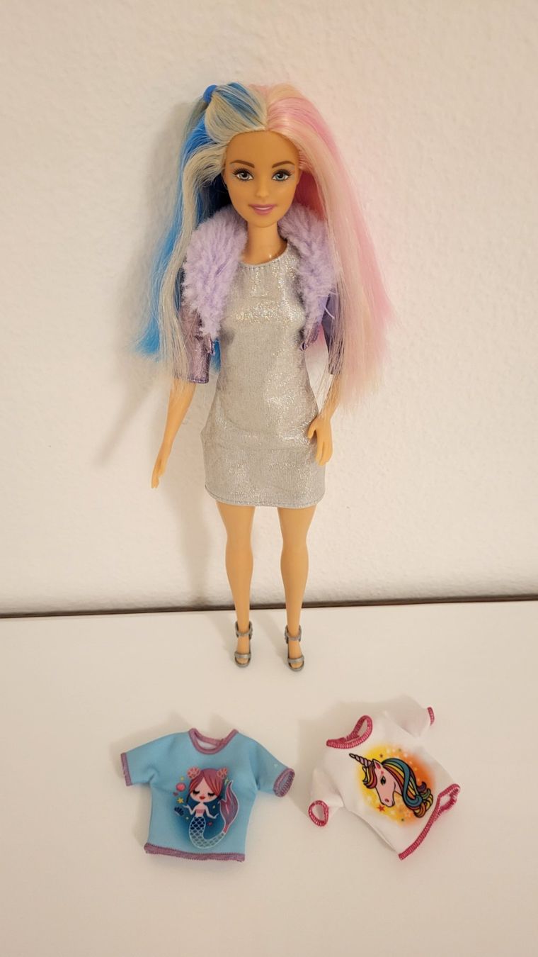 Bambole: Barbie mit zwei Shirts – Usato da Olten venduto da ett_h298