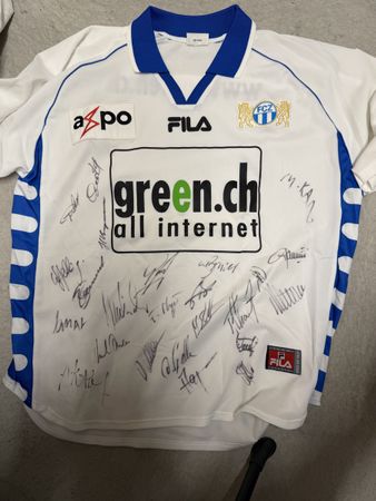 Fussballtrikot FCZ Grösse L mit Unterschriften von Spielern