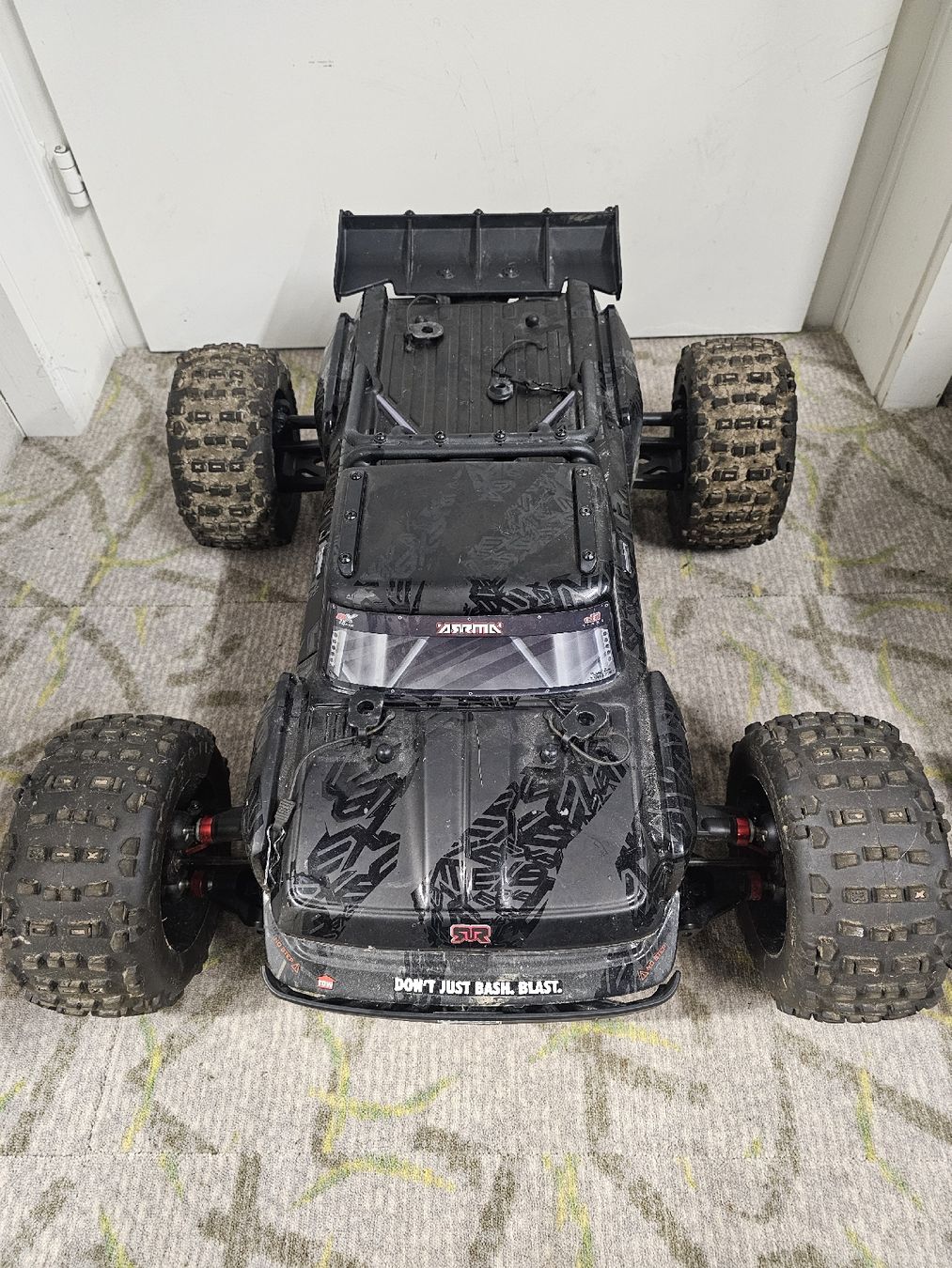 Arrma Modellismo RC: Outcast EXB 8S 1/5 Neuwertig – Nuovo (secondo la descrizione) da Uetliburg SG venduto da Predators-Tackle