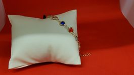 Goldfarbenes Armband mit bunten Herzen Anhänger