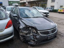 Unfall kia cee'd 1.6 cvvt
