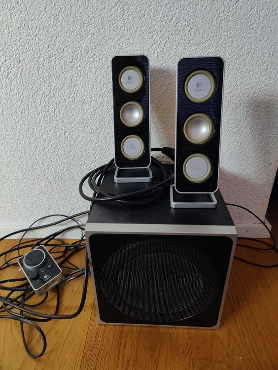 Logitech Z4 Sound System 2.1 (Defekt) in Zürich für CHF 2 – nur ...