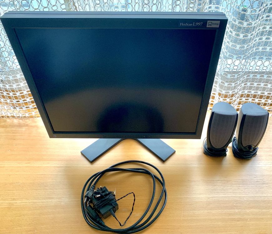 EIZO FlexScan L997 モニター ナナオ、ビジネス向けUXGA表示対応21.3