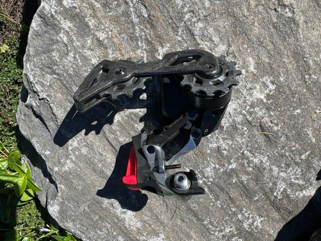 Sram Pezzi di ricambio: SRAM RED AXS Schaltwerk - RD-RED-E-E1 – Usato da Masein venduto da caviezel-motorsport