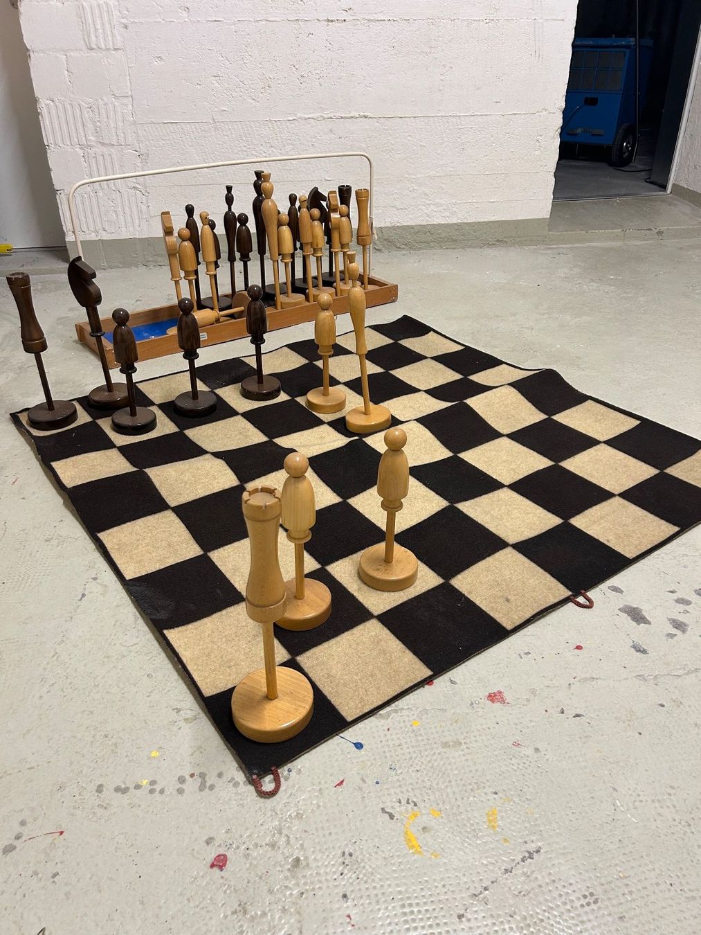 Jeux: Grosses Schachspiel mit Teppich – D'occasion à Uetikon am See par TobyZ