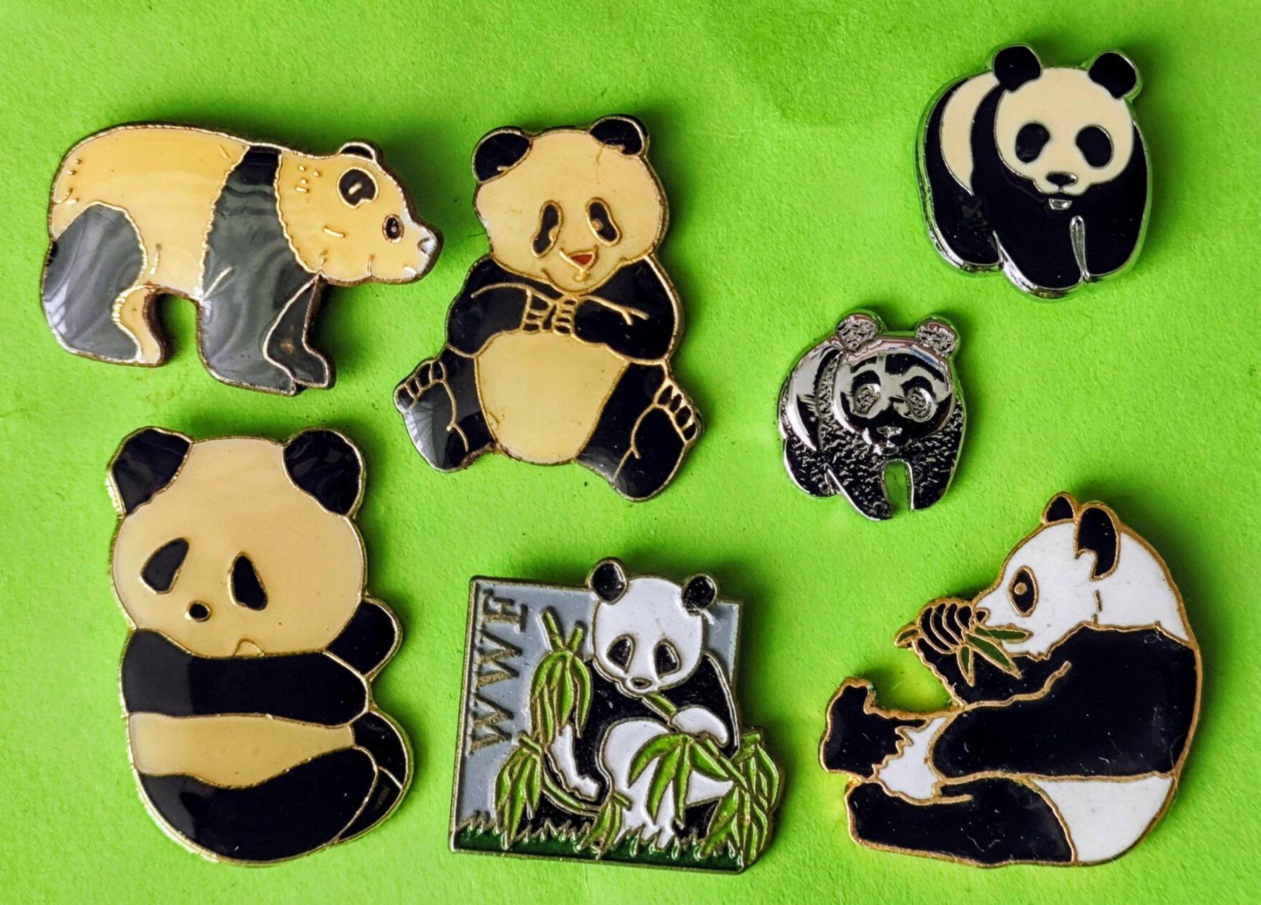 Plaquettes & Badges: 7 Panda- Bär Pin – D'occasion à Pfäffikon ZH par Colacity