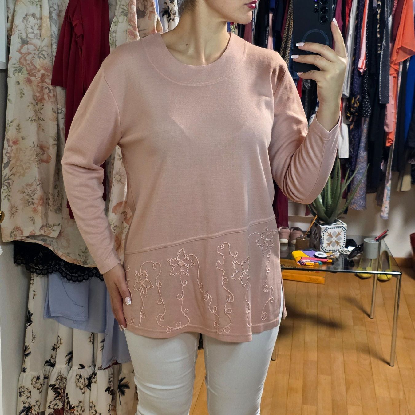 Maglioni & Felpe: Pullover Rosa, Gr. L/XL, mit Stickerei, elegant – Usato da Wald ZH venduto da CapLux 2