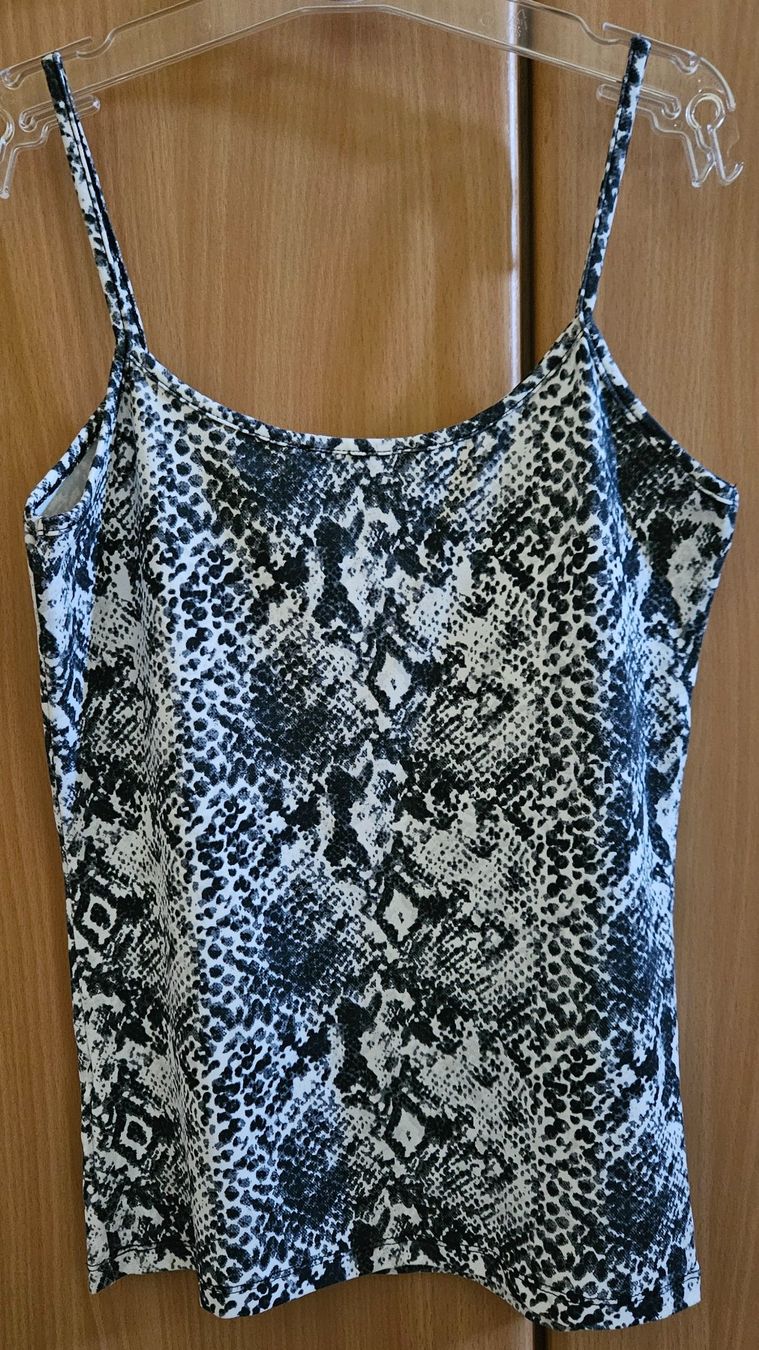 Zara Tops: Zara Top Schlangenmuster Gr. S – Gebraucht aus Kloten von Kloten1
