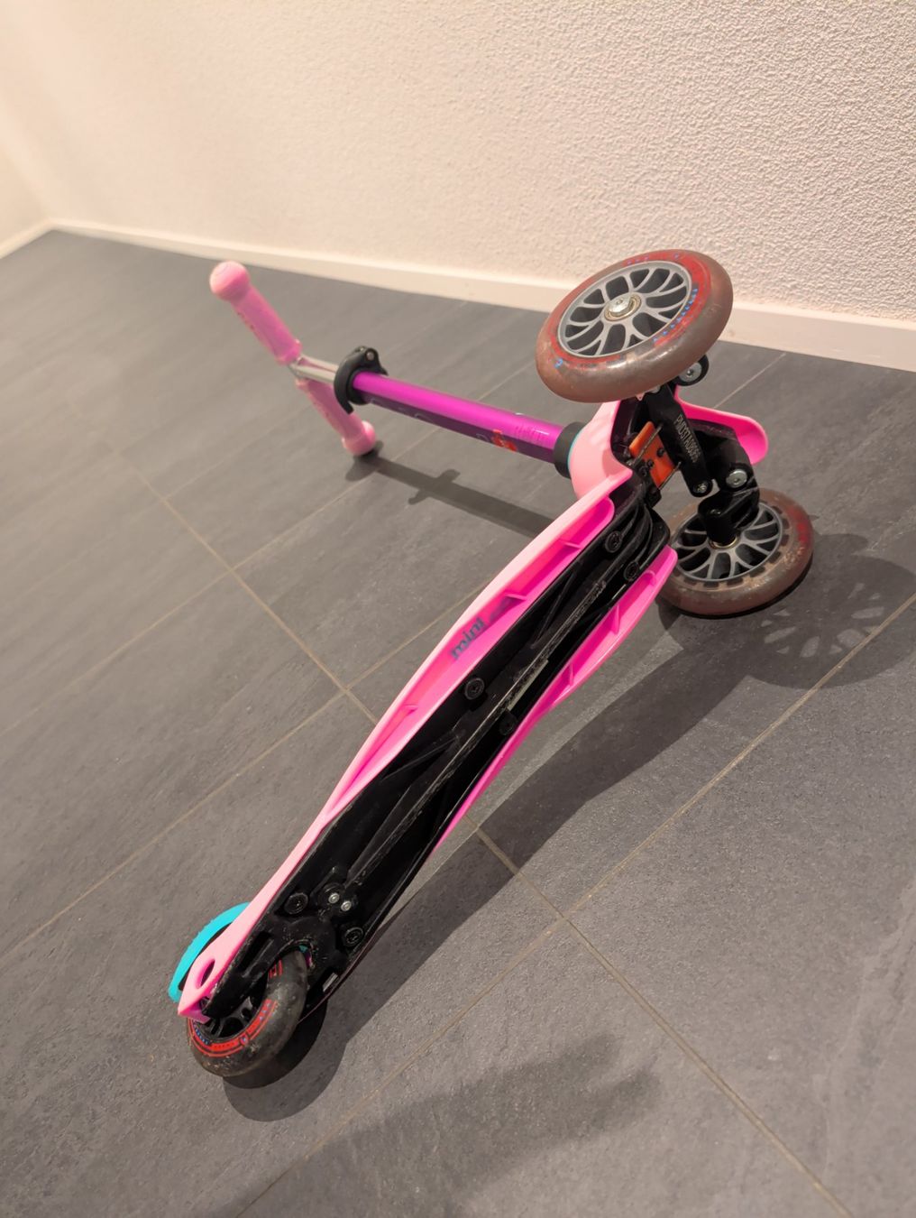 Micro Kickboard: Mini Micro Scooter, Pink, gebraucht – Usato da Dettighofen venduto da salocin89 1