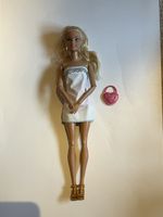 bewegliche Barbie mit mehreren outfits 