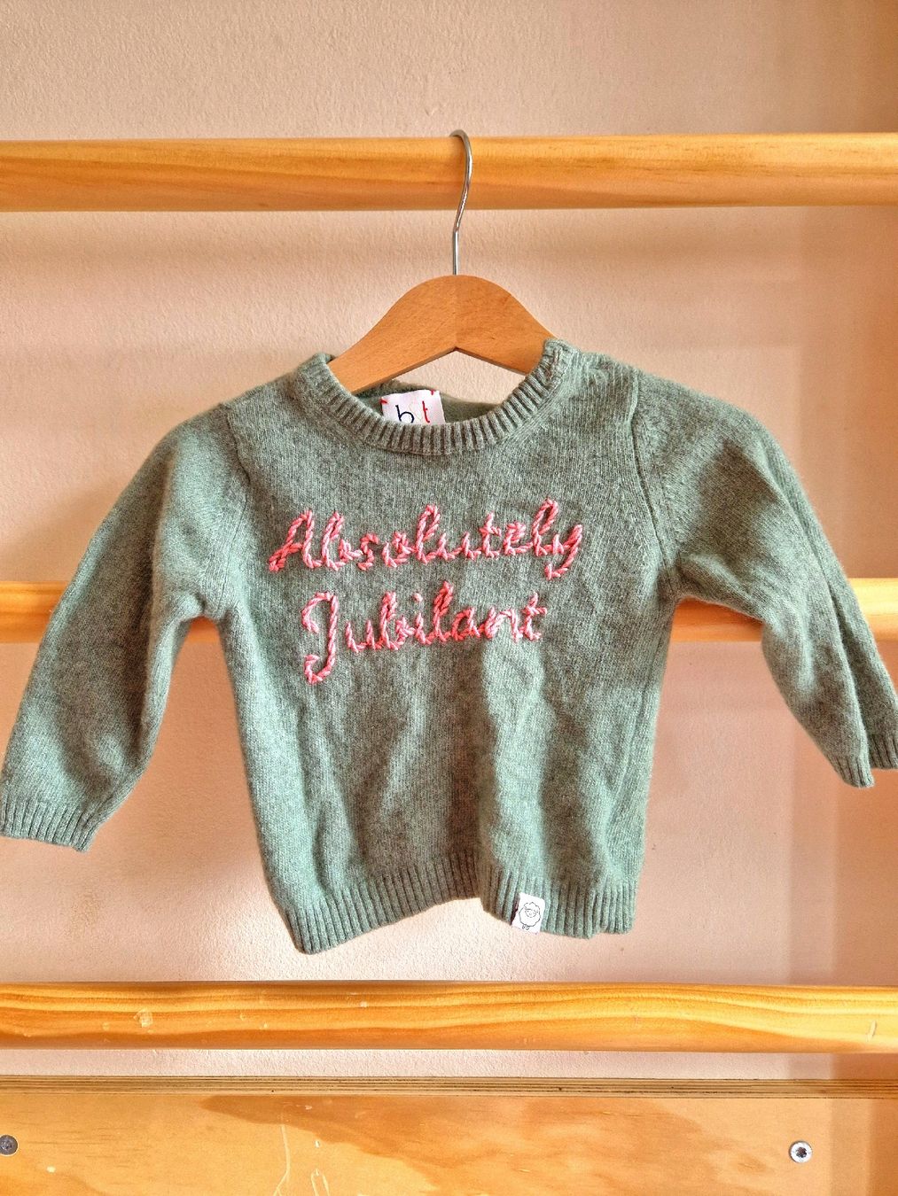 Pullover & Sweatshirts: Magnifique pull en cachemire 6-9mois – Gebraucht aus Bern von MaurineBeauregard