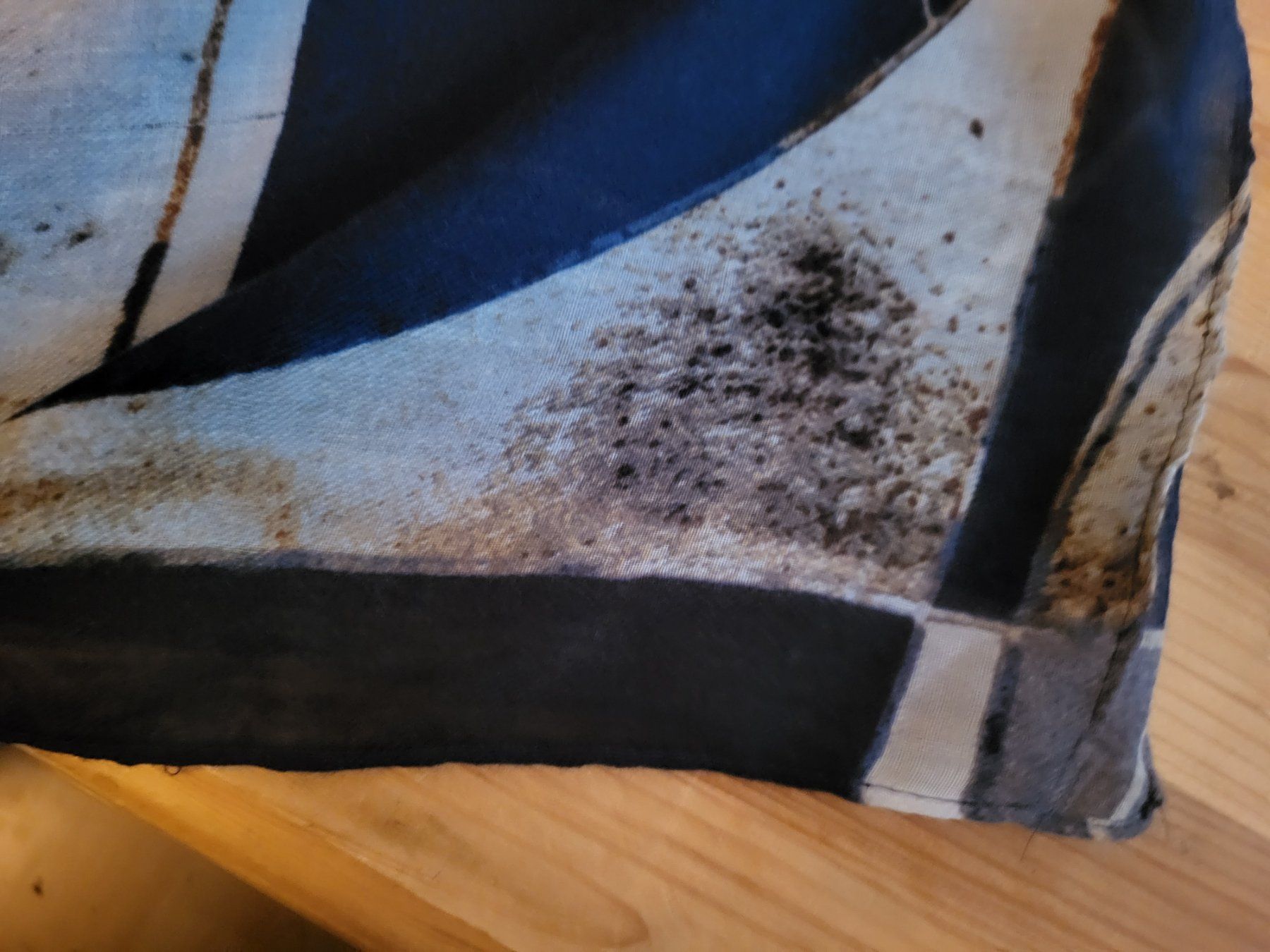 Foulard & Sciarpe: Etwas dickerer Schal mit vielfarbigem Muster – Nuovo (secondo la descrizione) da Guggisberg venduto da Aegertenlehn 2