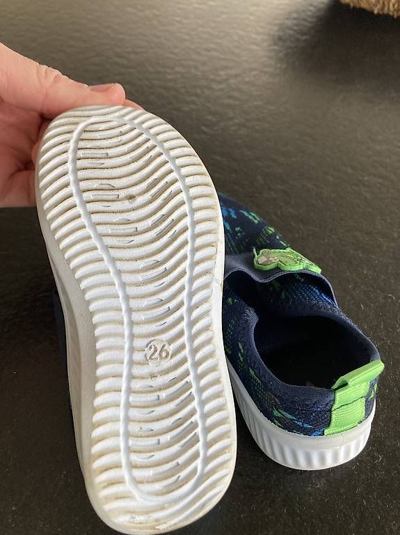 Scarpe per ragazzi: Pantoufles enfant taille 26 – Usato da Bassecourt venduto da Bob.Lesponges_14